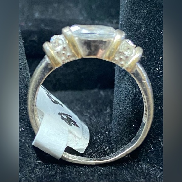 SILVER .925 VINTAGE FANCY WITH CLEAR STONES WOMEN RING SIZE 5.5 - Picture 1 of 3
